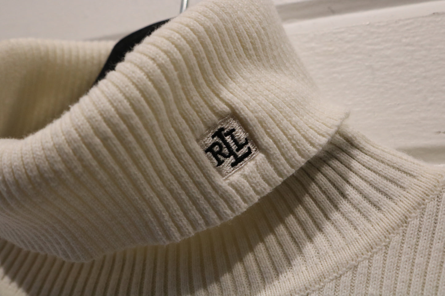 Lauren-Ralph-Lauren Turtle-Neck Sweater | Vintage Ribbed Knit Classic Pullover | Minimalist Cream Sweater