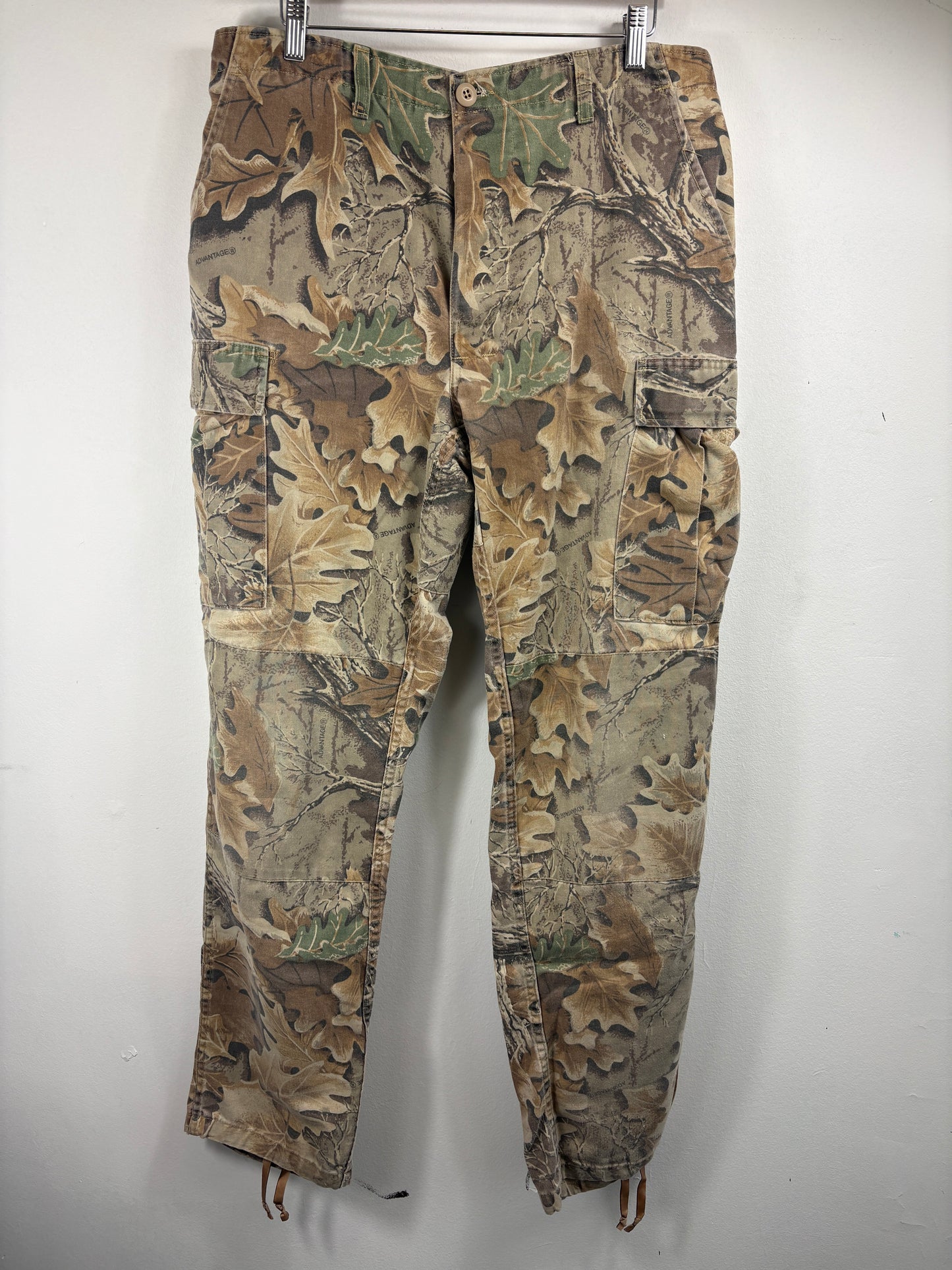 Vintage Advantage Camouflage Cargo Pants | 90s Outdoor Camo Hunting Trousers | Woodland Leaf Pattern Utility Bottoms