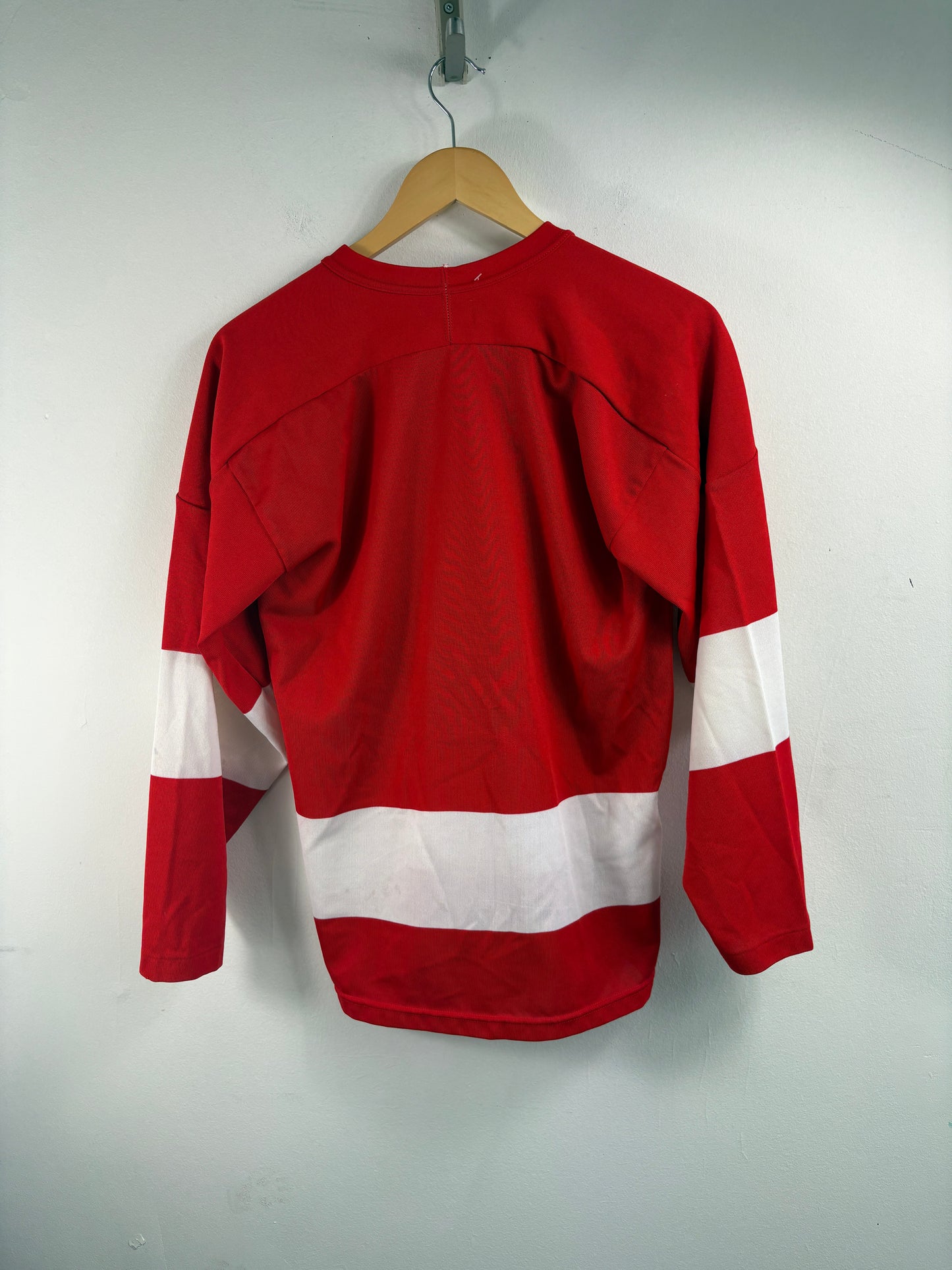 Detroit-Red-Wings Hockey Jersey | Vintage 80s Maska Superfil Red-White Pullover | NHL Team Sportswear