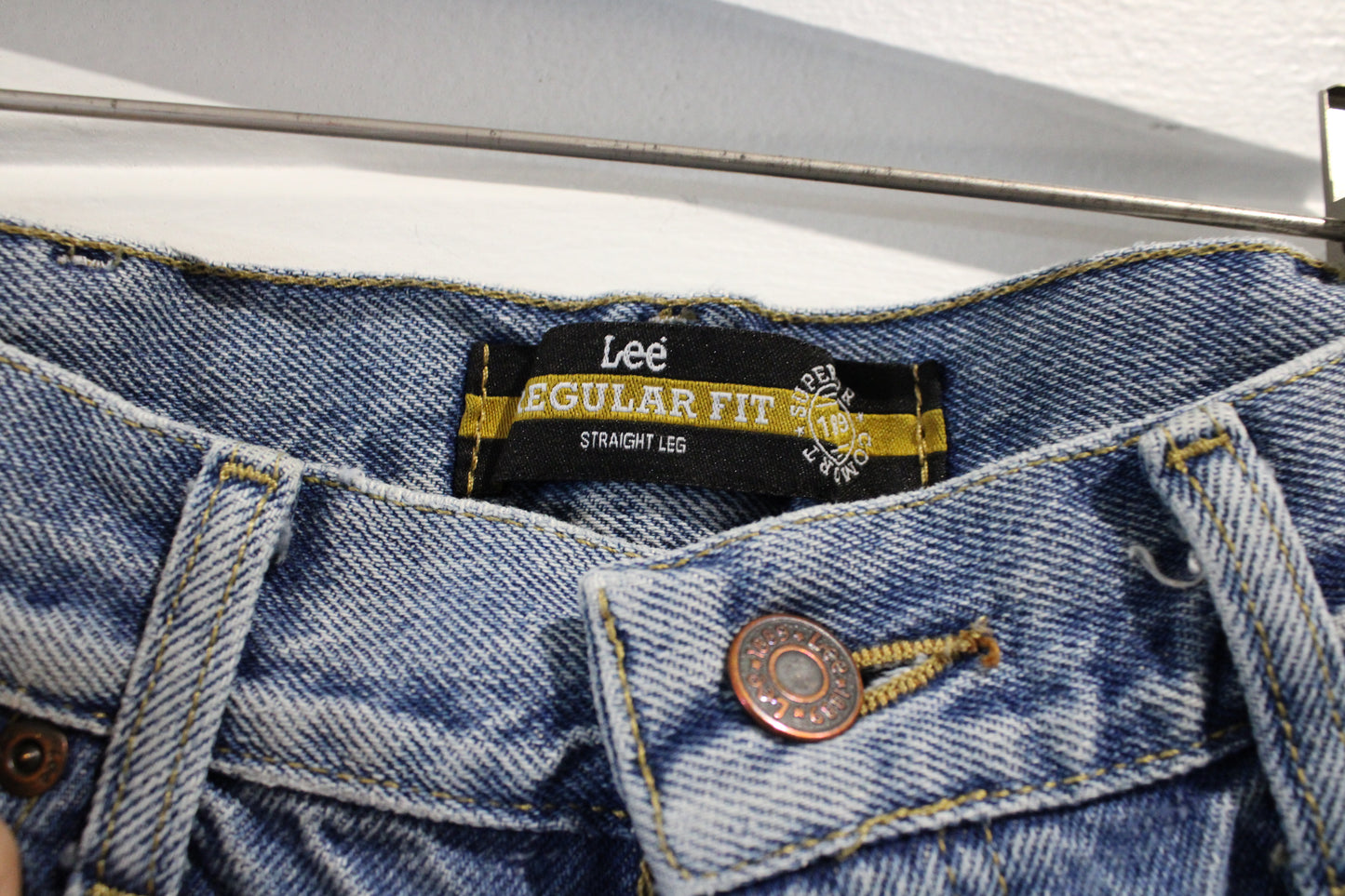 Lee Regular Fit Jeans | Vintage 1990s Straight Leg Denim Pants | Classic Light Blue Everyday Wear