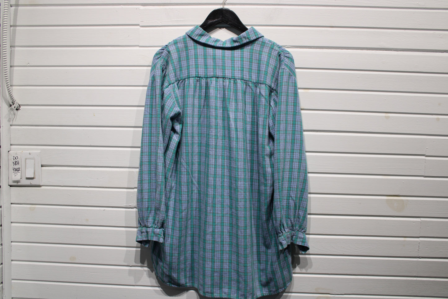 Plaid Button-Up Shirt | Vintage Soft Flannel Pullover | Classic Casual Wear