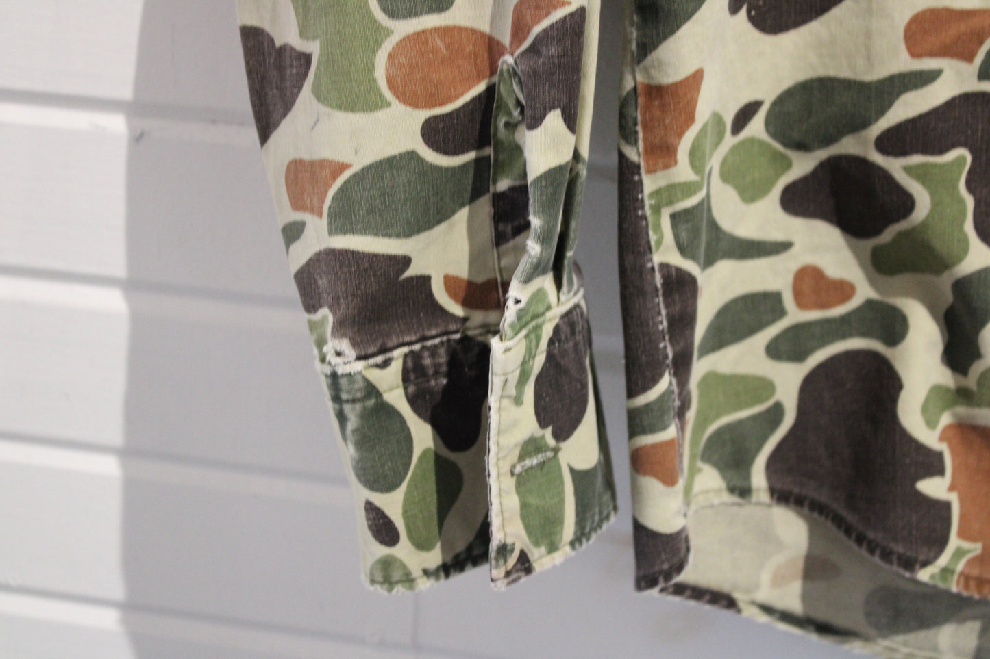 Walls Duck-Hunter Camo Button-Up Shirt | Vintage 1980s Outdoor Hunting Shirt | Classic Military Pattern Workwear