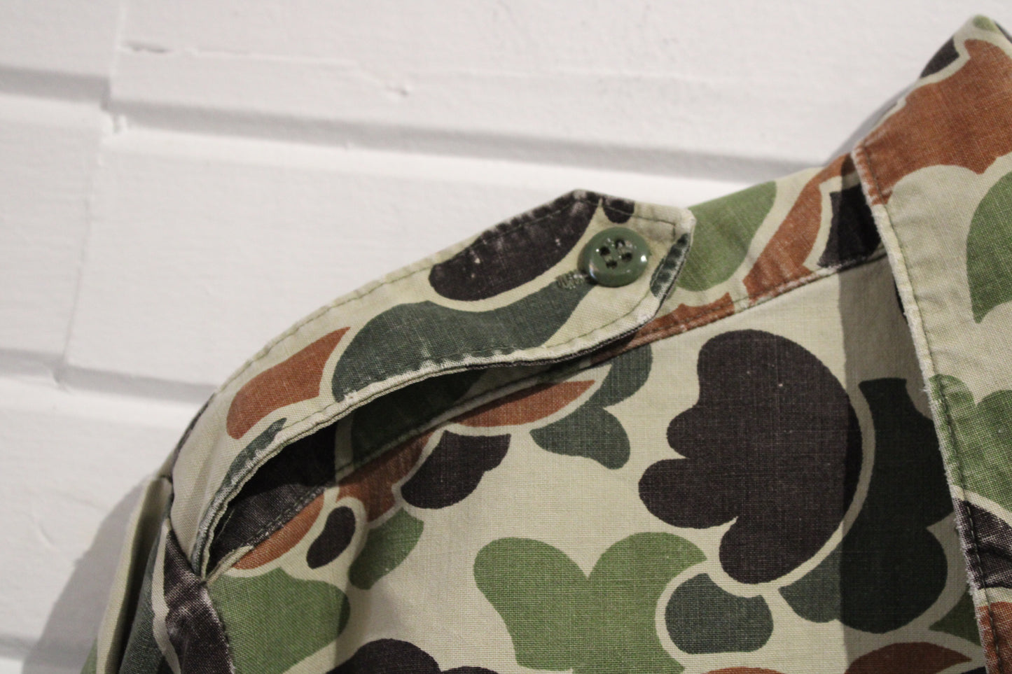 Walls Duck-Hunter Camo Button-Up Shirt | Vintage 1980s Outdoor Hunting Shirt | Classic Military Pattern Workwear