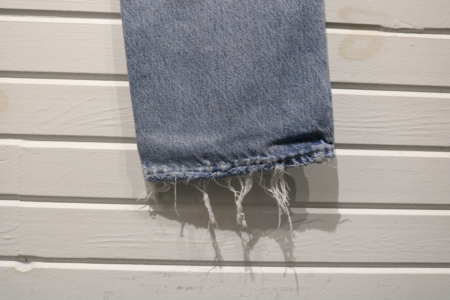 Wrangler Jeans | Vintage 90s Distressed Light-Wash Denim Pants | Classic Regular Fit Casual Style