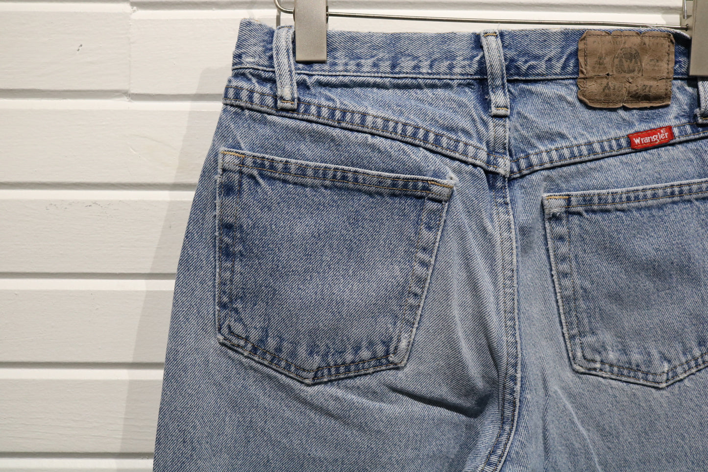 Wrangler Jeans | Vintage 90s Distressed Light-Wash Denim Pants | Classic Regular Fit Casual Style