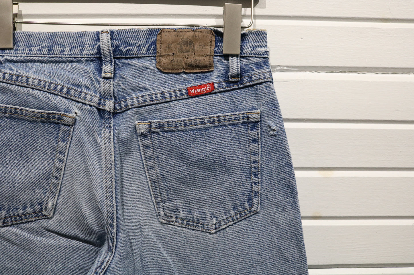 Wrangler Jeans | Vintage 90s Distressed Light-Wash Denim Pants | Classic Regular Fit Casual Style