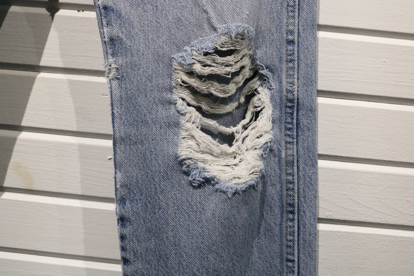 Wrangler Jeans | Vintage 90s Distressed Light-Wash Denim Pants | Classic Regular Fit Casual Style