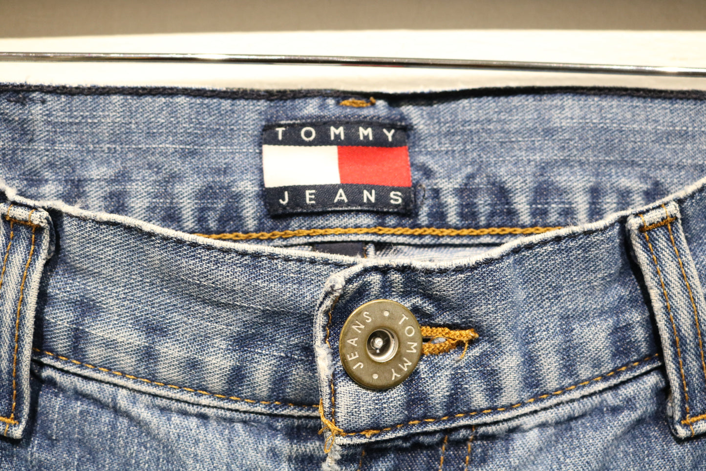 Tommy-Hilfiger Relaxed-Fit Blue Jeans | Vintage 90s Straight-Leg Denim Pants | Classic Flag Patch Style