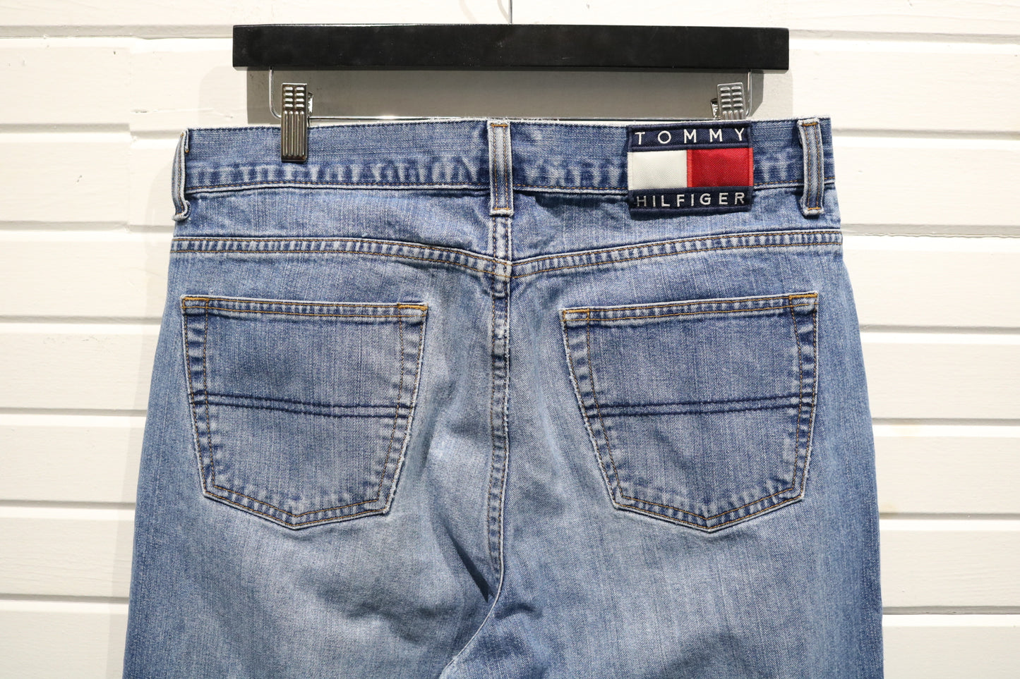 Tommy-Hilfiger Relaxed-Fit Blue Jeans | Vintage 90s Straight-Leg Denim Pants | Classic Flag Patch Style