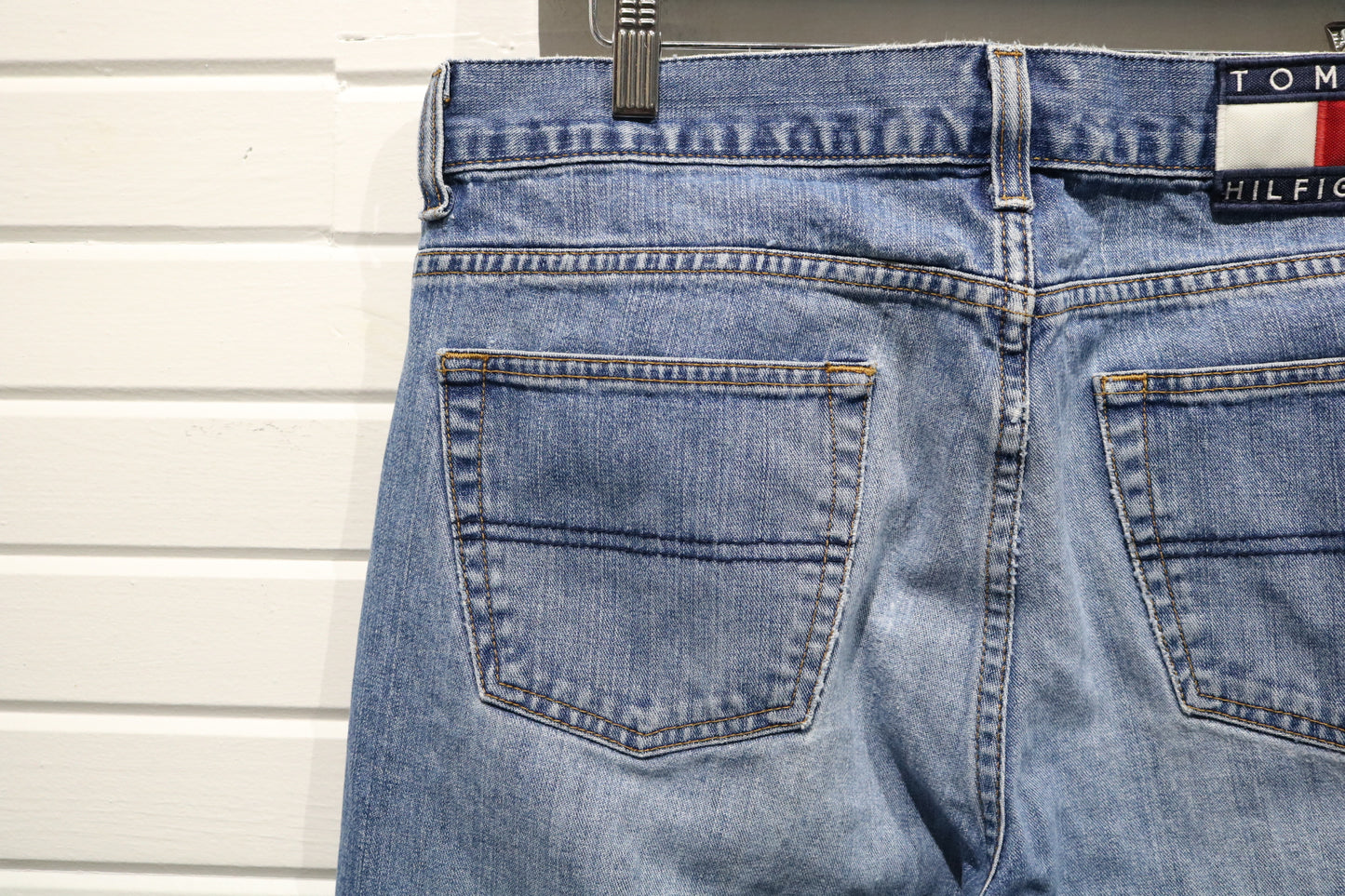 Tommy-Hilfiger Relaxed-Fit Blue Jeans | Vintage 90s Straight-Leg Denim Pants | Classic Flag Patch Style