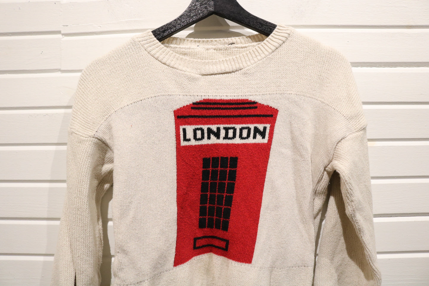 London Telephone Booth Sweater | Vintage 90s Cream Knit Pullover | Graphic Long Sleeve Top