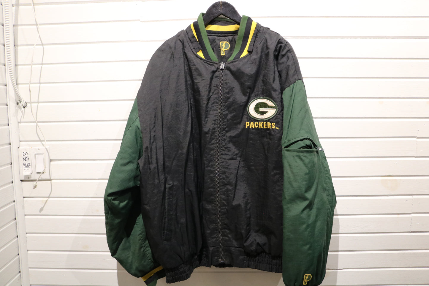 Green-Bay Packers Jacket | Vintage 90s NFL Zip-Up Bomber | Classic Football Outerwear