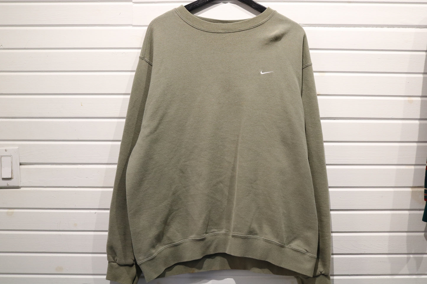 Nike Sweatshirt | Vintage 2000s Minimalist Crewneck Pullover | Classic Logo Casual Wear