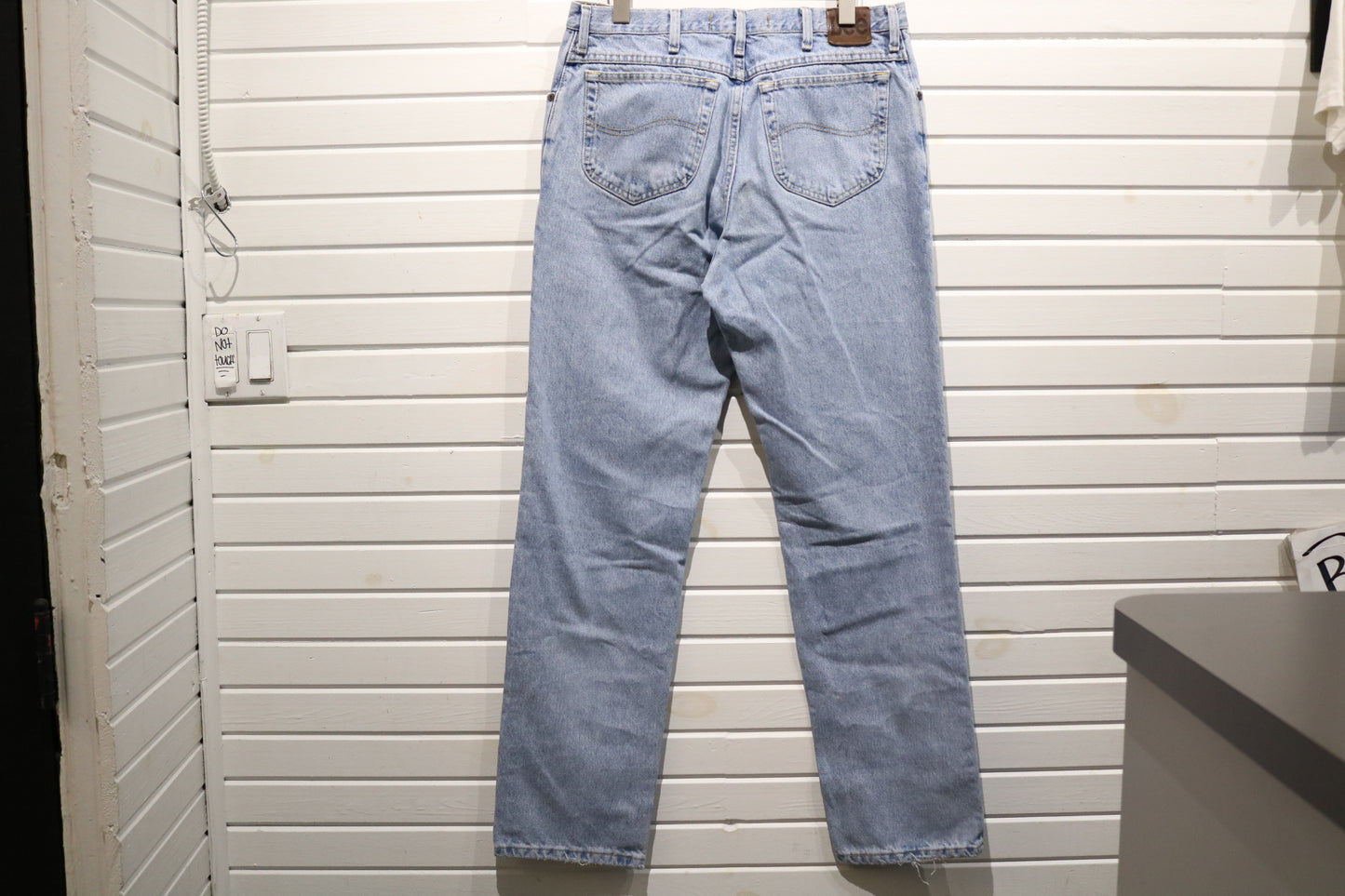 Lee Jeans | Vintage 90s Light Wash Regular Fit Denim Pants | Classic Straight-Leg Trousers