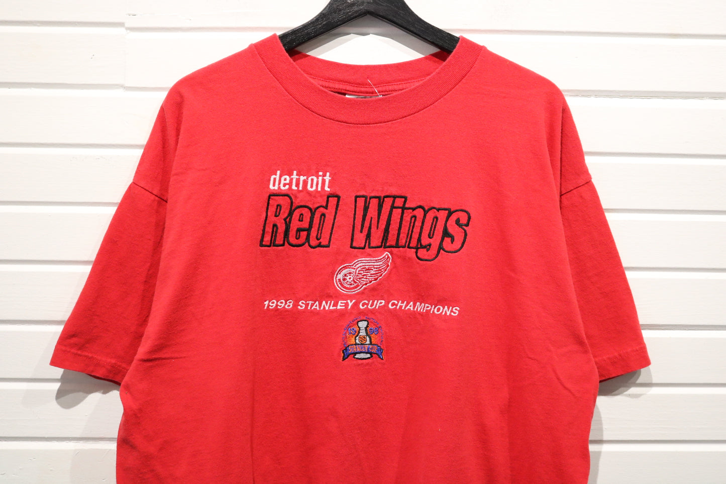 Detroit-Red-Wings T-Shirt | Vintage 1998 Stanley Cup Champions Graphic Tee | NHL Hockey Fan Apparel