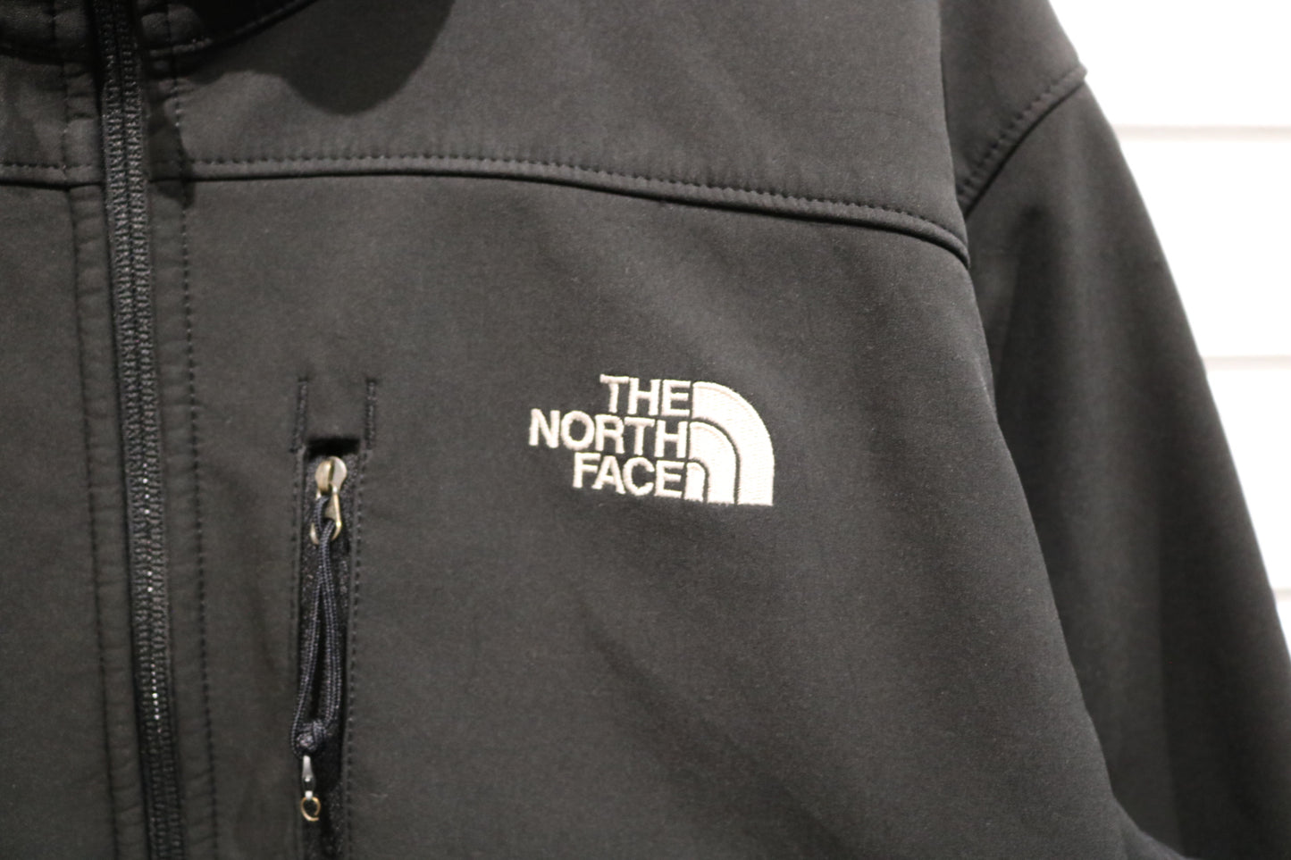 North-Face Softshell Jacket | Vintage Outdoor Zip-Up Black Shell | Classic Lightweight Layer