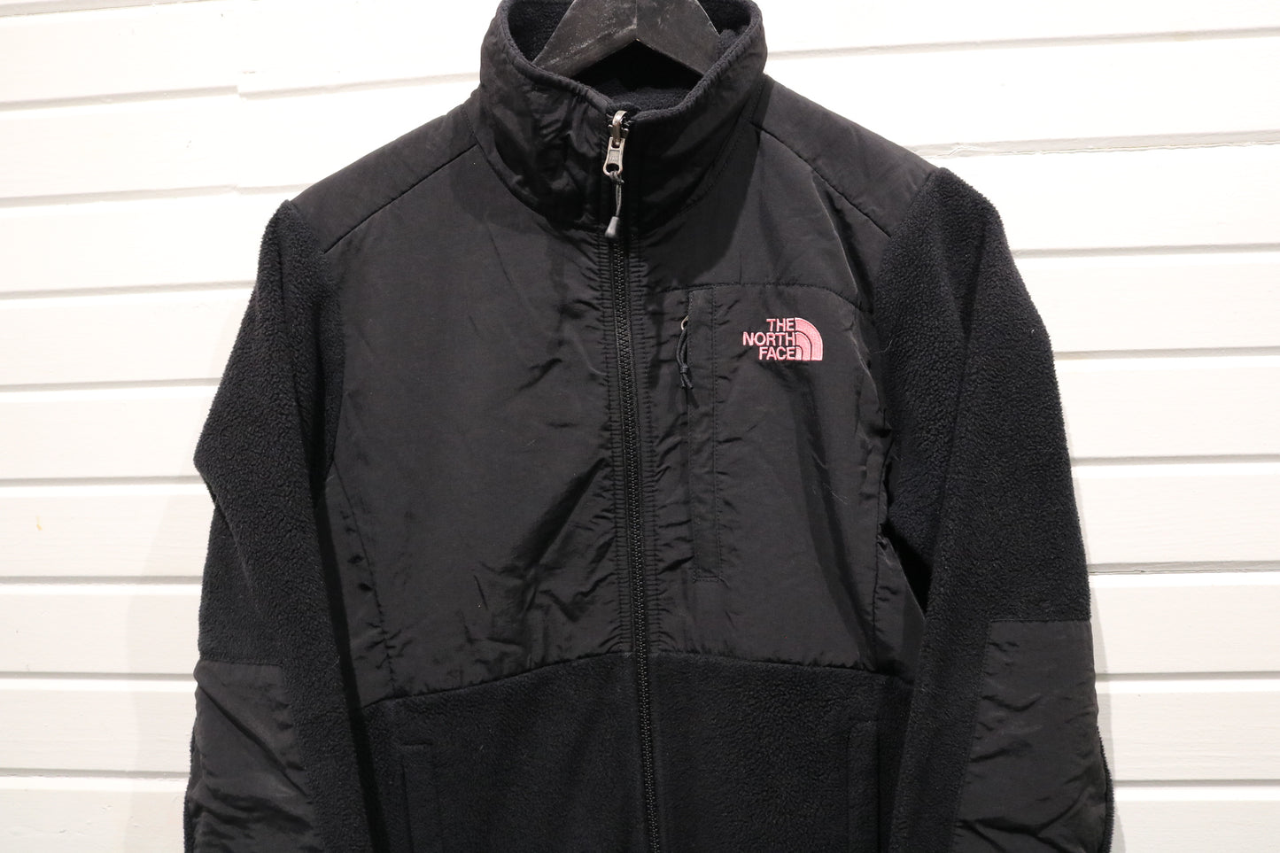 Vintage North-Face Denali Jacket | Fleece Full-Zip Outdoor Jacket | Classic Black Outerwear