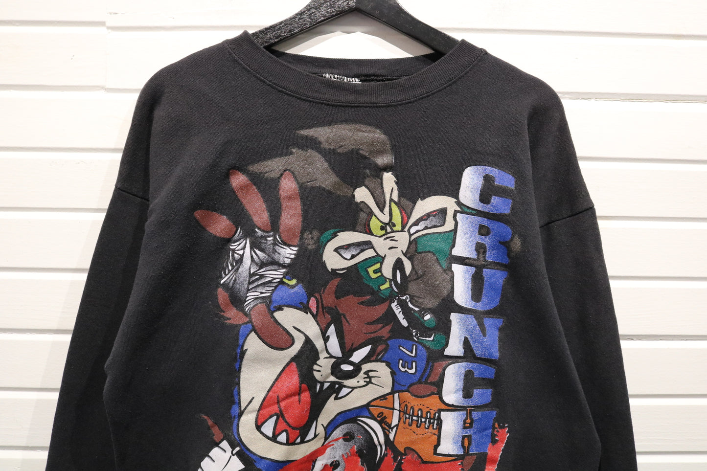 Looney-Tunes Sweatshirt | Vintage 1995 Crunch Time Graphic Crewneck | Wile E. Coyote & Taz Football Pullover