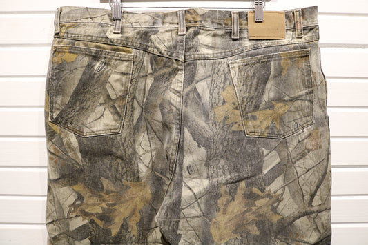 Real-Tree Camouflage Pants | Vintage Outdoor Workwear Leaf Print Trousers | Rugged Hunting Gear