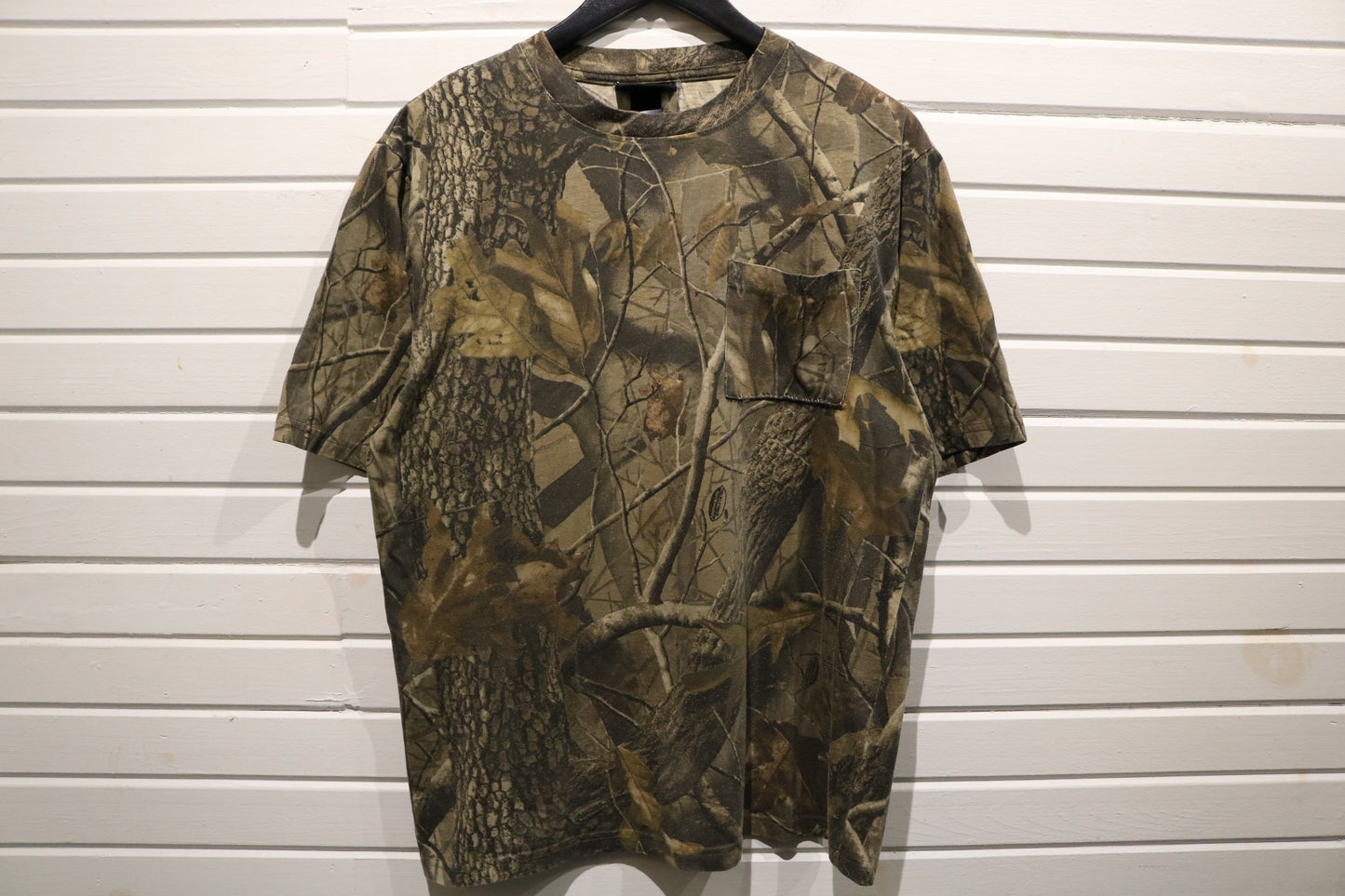 Winchester Camouflage T-Shirt | Vintage 2000s Outdoor Woods Pattern Pocket Tee | Hunting Gear