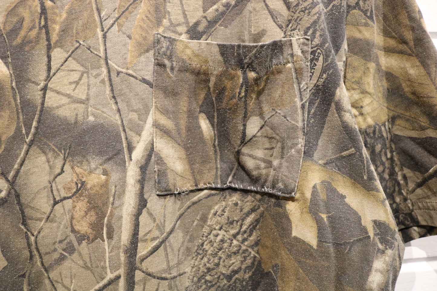 Winchester Camouflage T-Shirt | Vintage 2000s Outdoor Woods Pattern Pocket Tee | Hunting Gear