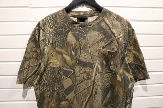 Winchester Camouflage T-Shirt | Vintage 2000s Outdoor Woods Pattern Pocket Tee | Hunting Gear