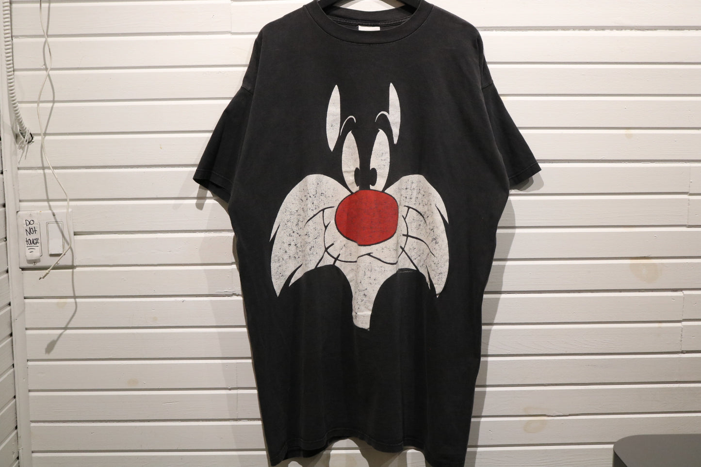 Sleepy-Heads Sylvester-The-Cat T-Shirt | Vintage Cartoon Character Graphic Tee | 90s Oversized Black Shirt