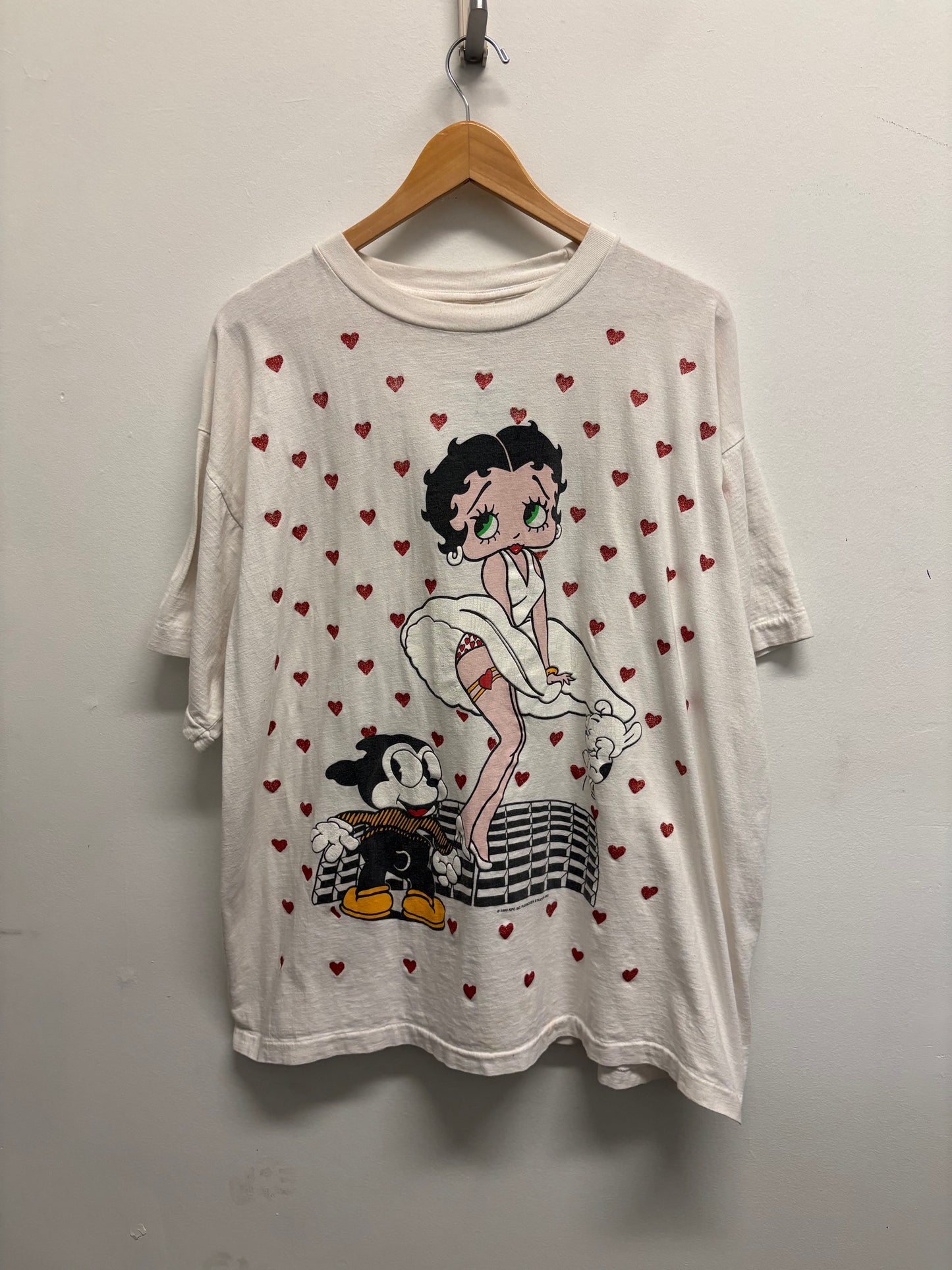 Betty-Boop T-Shirt | Vintage 1992 Red Heart Graphic Cartoon Tee | Classic Animation Character Shirt