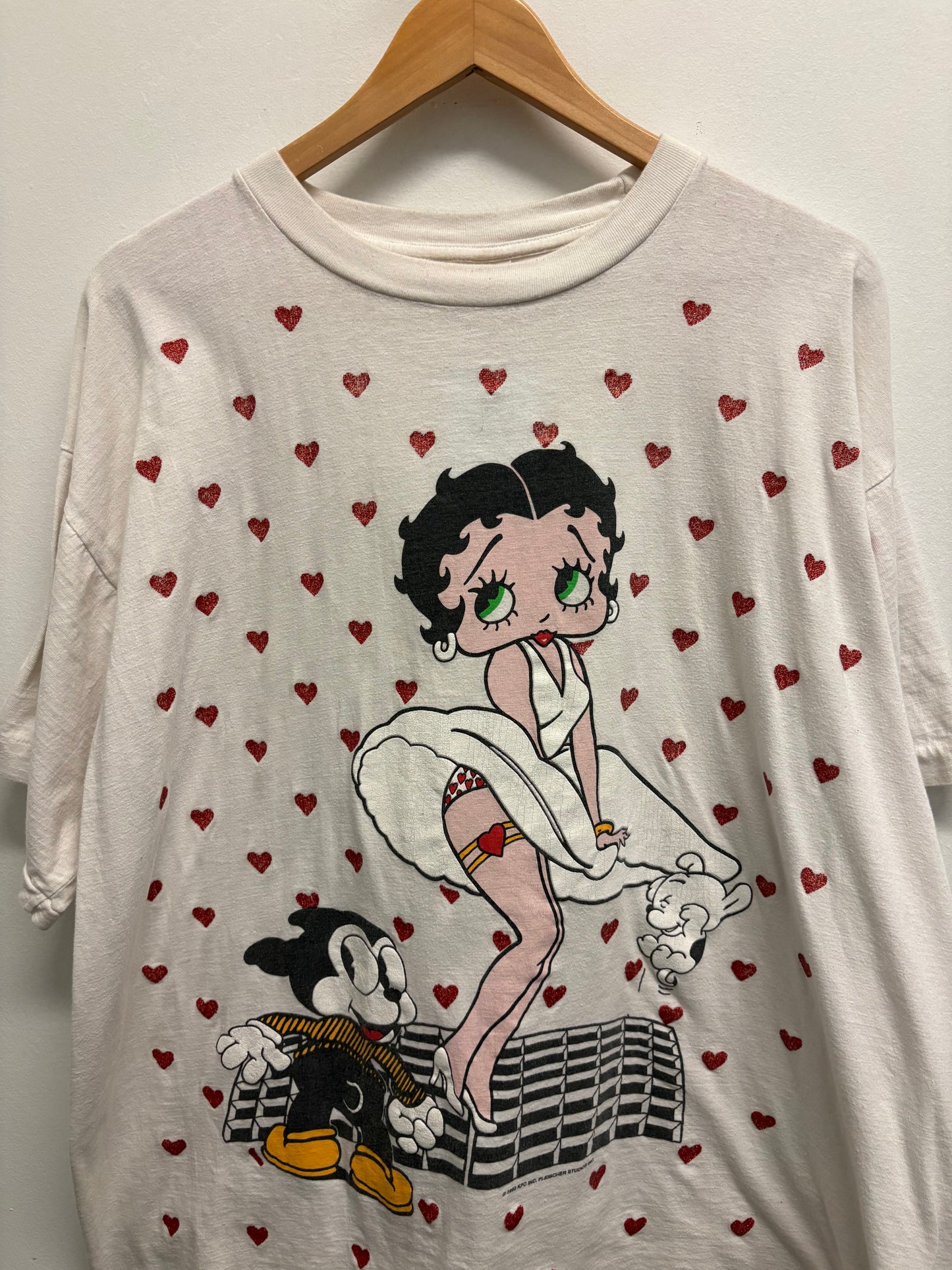 Betty-Boop T-Shirt | Vintage 1992 Red Heart Graphic Cartoon Tee | Classic Animation Character Shirt