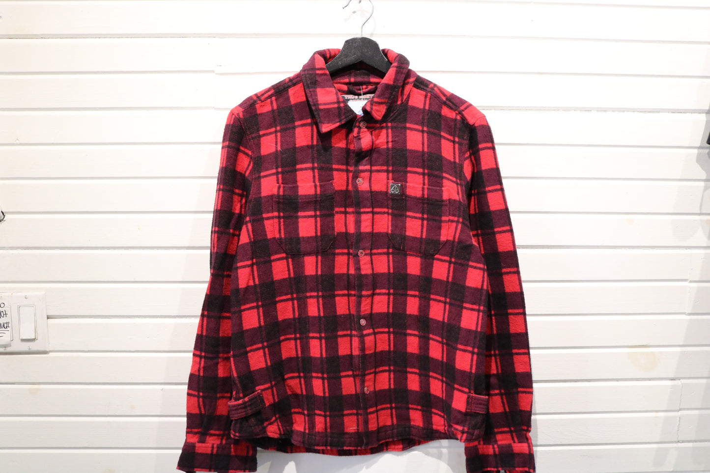 True-North Strong Plaid Button-Up Shirt | Vintage Red-Black Flannel Lumberjack Jacket | Outdoor Layering Shirt