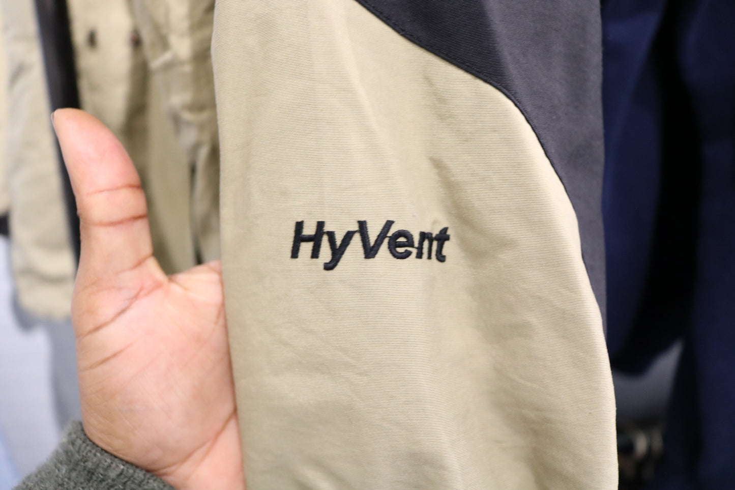 North-Face HyVent Jacket | Vintage Two-Tone Outdoor Shell Coat | Black Tan Contrast Hooded Outerwear