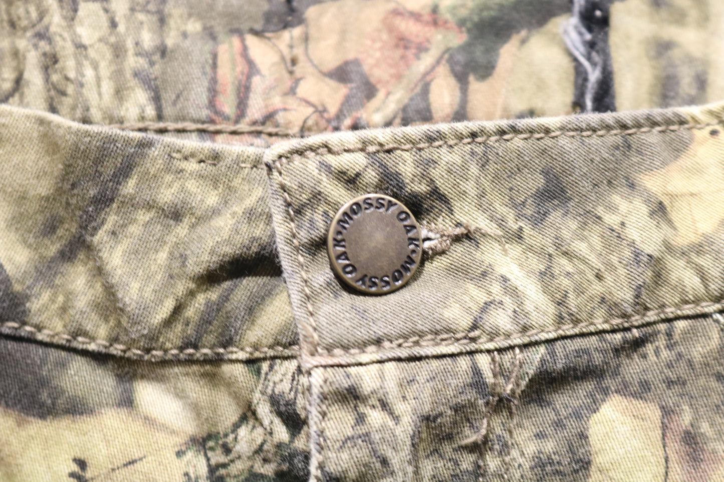Mossy-Oak Camouflage Pants | Vintage Outdoor Hunting Woodland Print Trousers | Rugged Field Gear