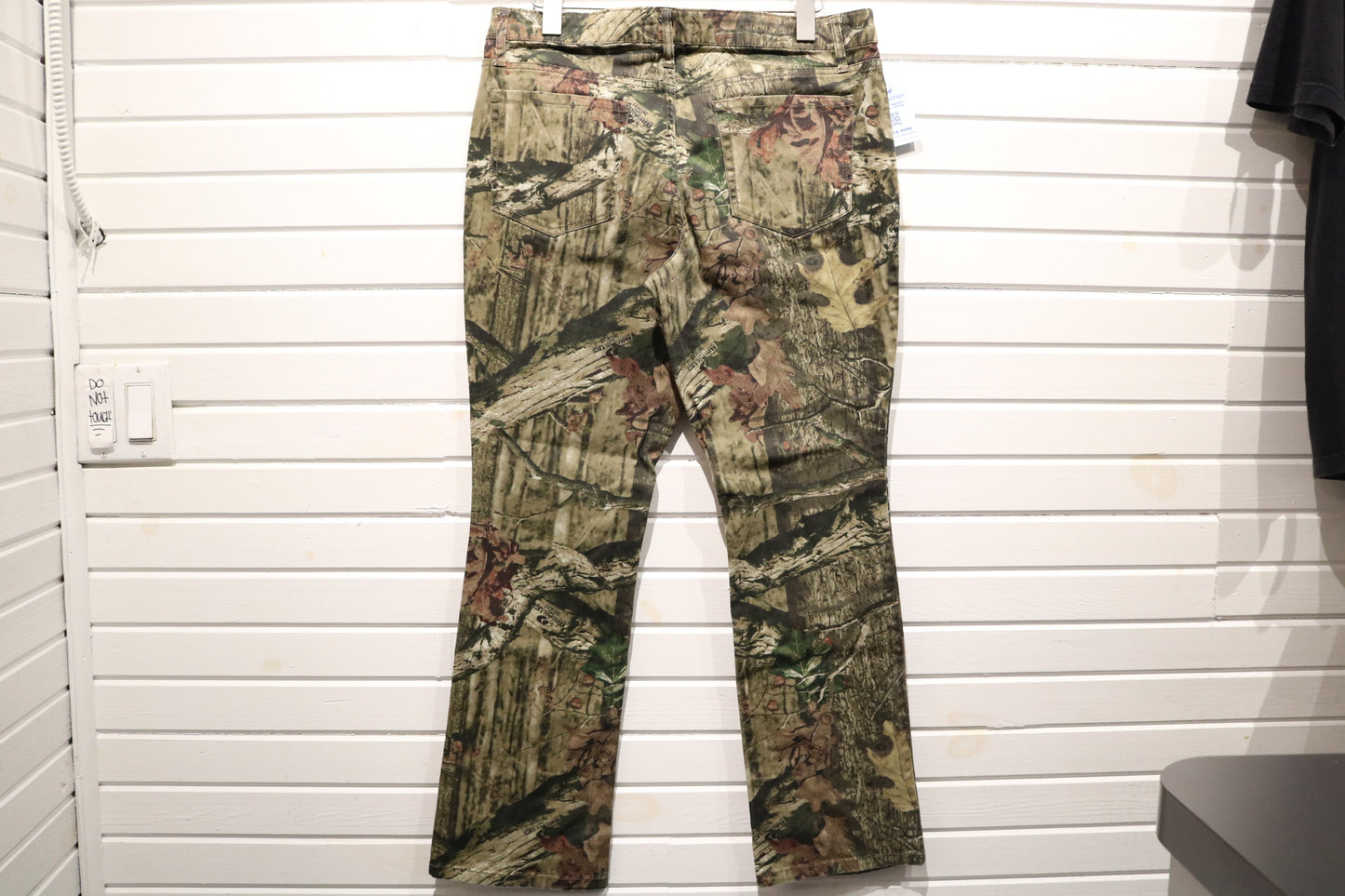 Mossy-Oak Camouflage Pants | Vintage Outdoor Hunting Woodland Print Trousers | Rugged Field Gear