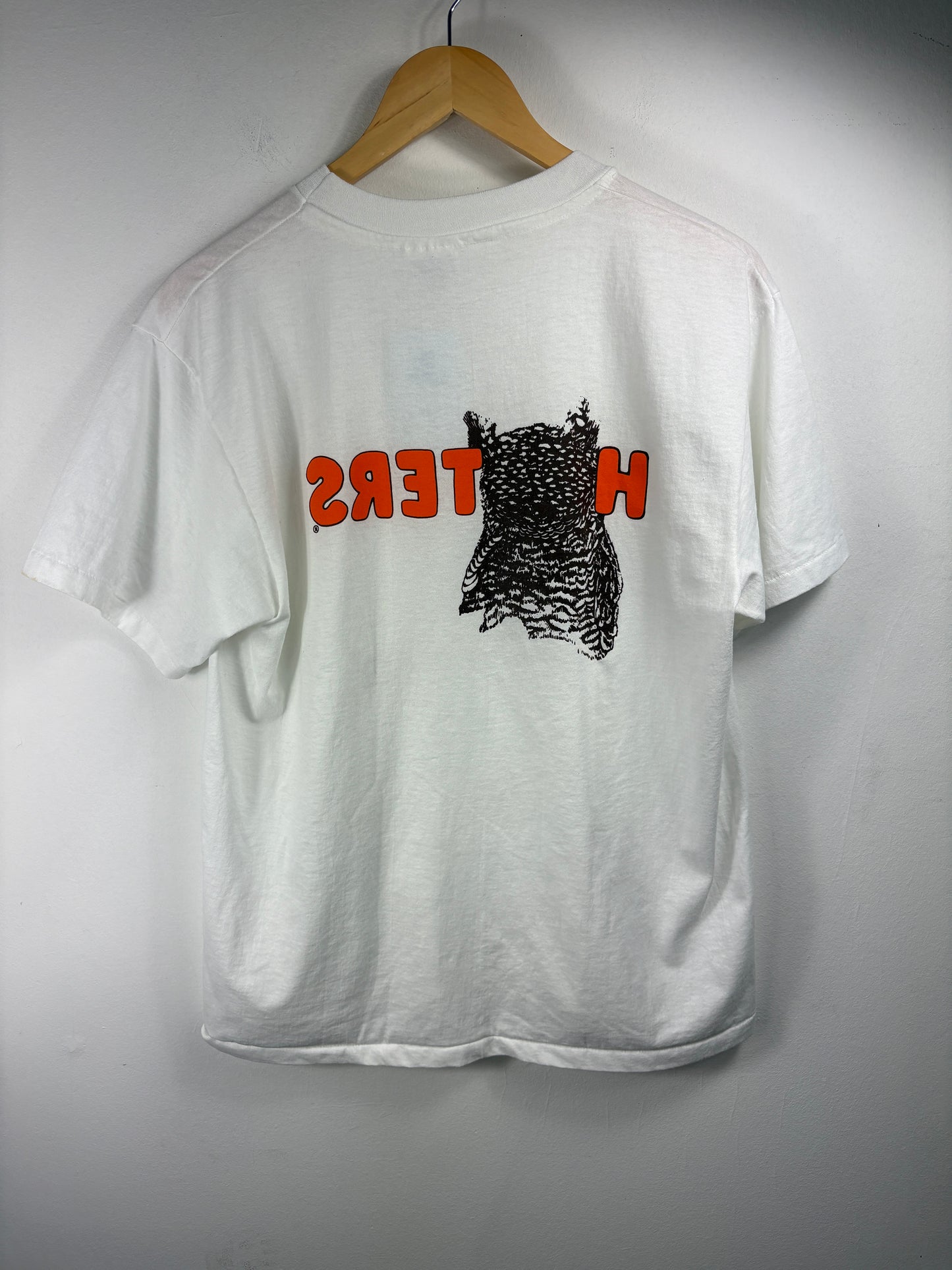 Hooters St.-Pete Owl T-Shirt | Vintage '90s Graphic Restaurant Tee | White Short Sleeve Top