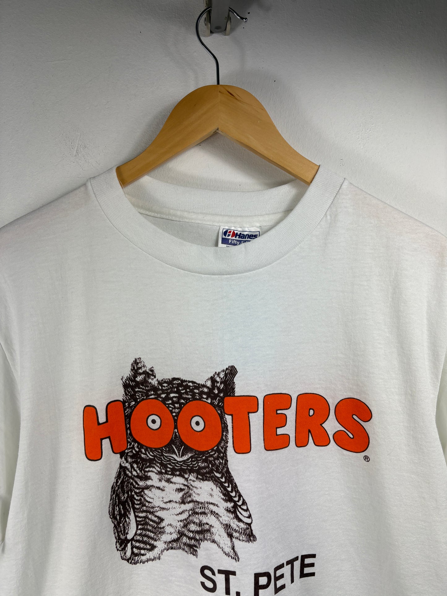 Hooters St.-Pete Owl T-Shirt | Vintage '90s Graphic Restaurant Tee | White Short Sleeve Top