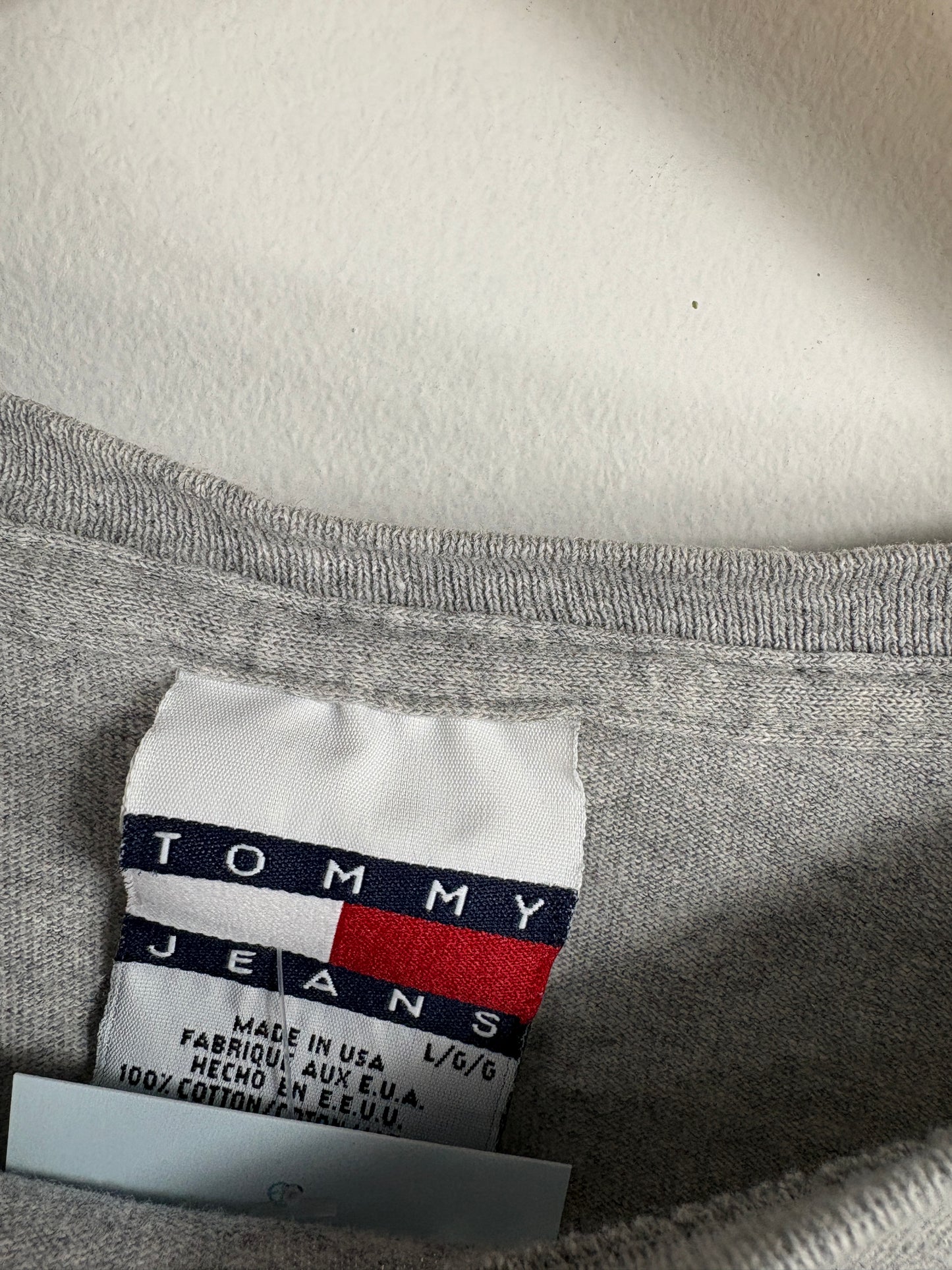 Tommy-Jeans Long Sleeve Shirt | Vintage 90s Logo Graphic Tee | Classic Grey Streetwear