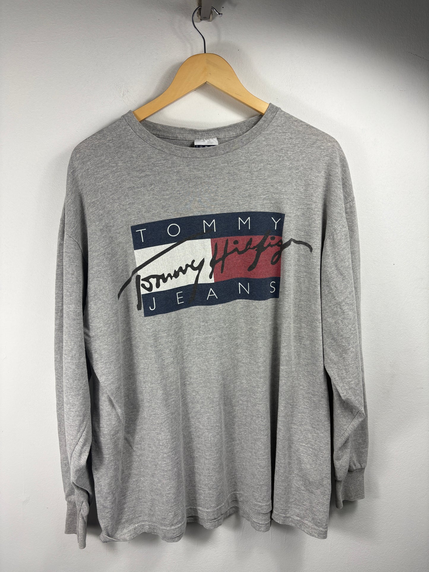 Tommy-Jeans Long Sleeve Shirt | Vintage 90s Logo Graphic Tee | Classic Grey Streetwear