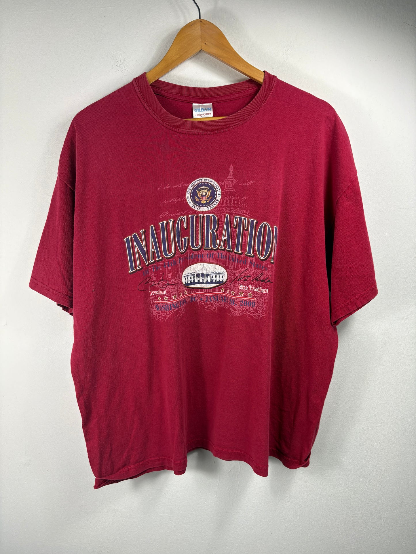 Inauguration Graphic T-Shirt | Vintage 2000s Presidential Event Maroon Tee | Classic USA History Top