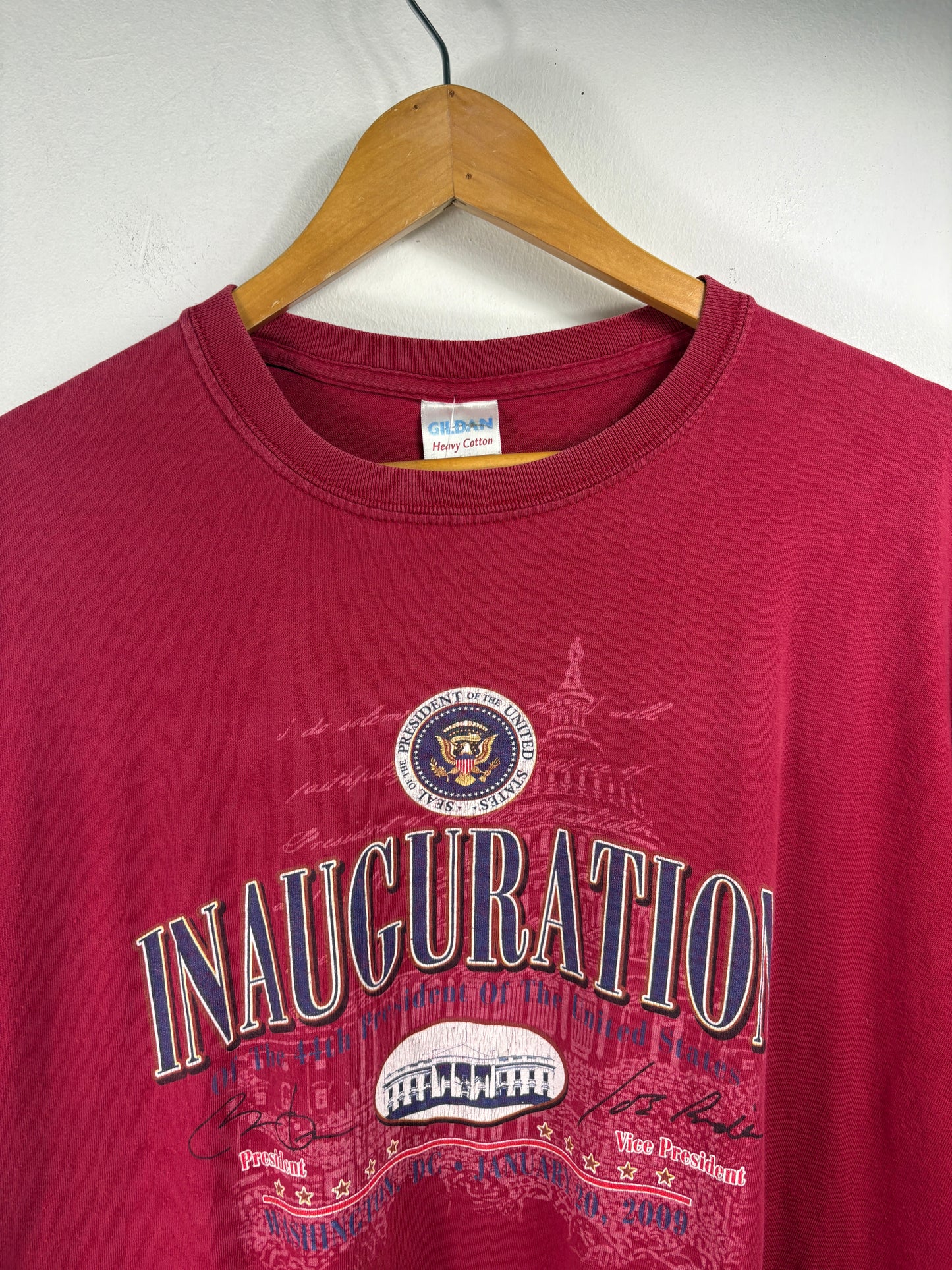 Inauguration Graphic T-Shirt | Vintage 2000s Presidential Event Maroon Tee | Classic USA History Top