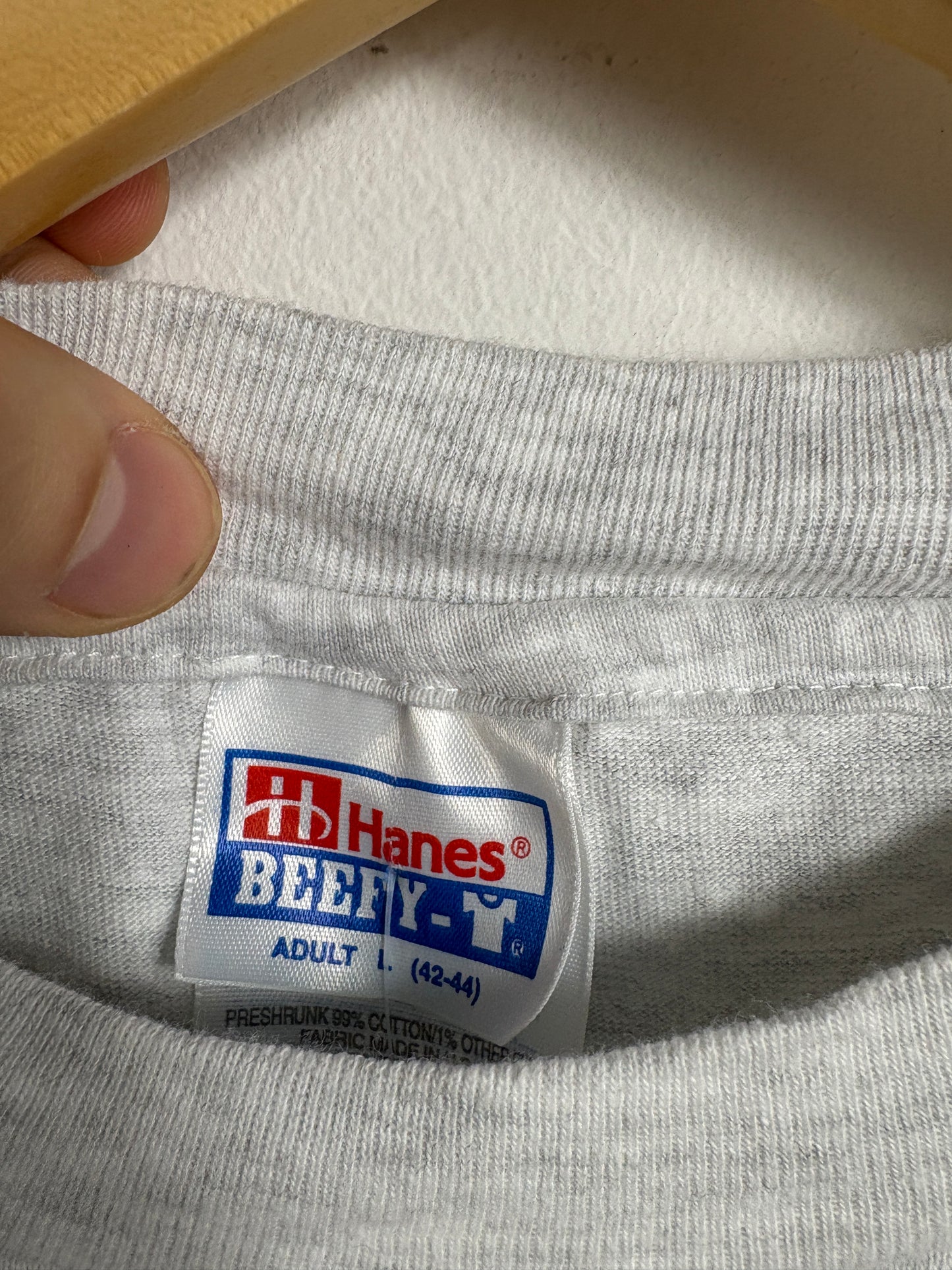 Hooters Davenport-IA T-Shirt | Vintage 90s Owl Graphic Tee Shirt | Classic Restaurant Souvenir Top