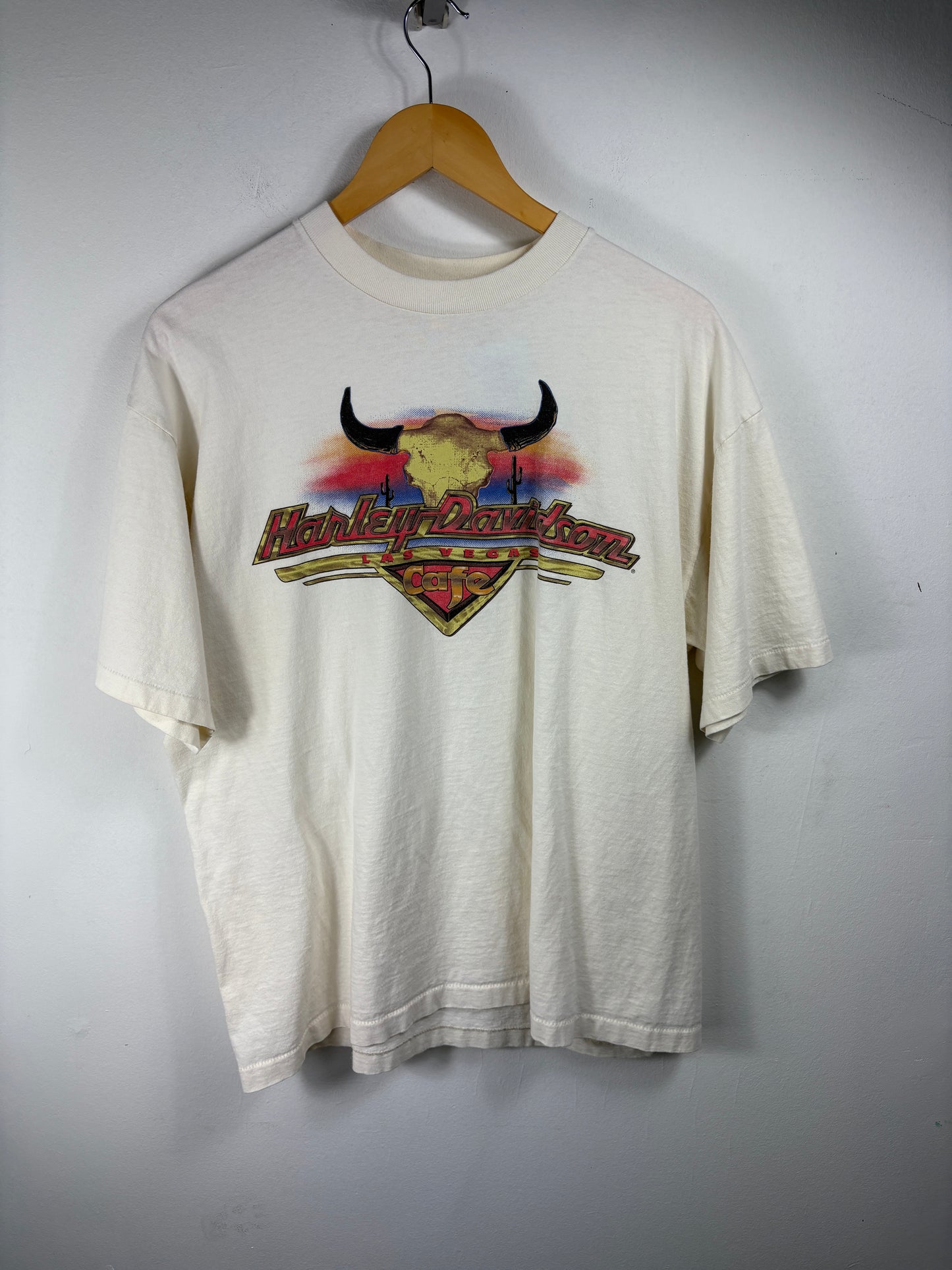Harley-Davidson Las-Vegas Cafe T-Shirt | Vintage Southwestern Bull Skull Graphic Tee | Classic Biker Apparel
