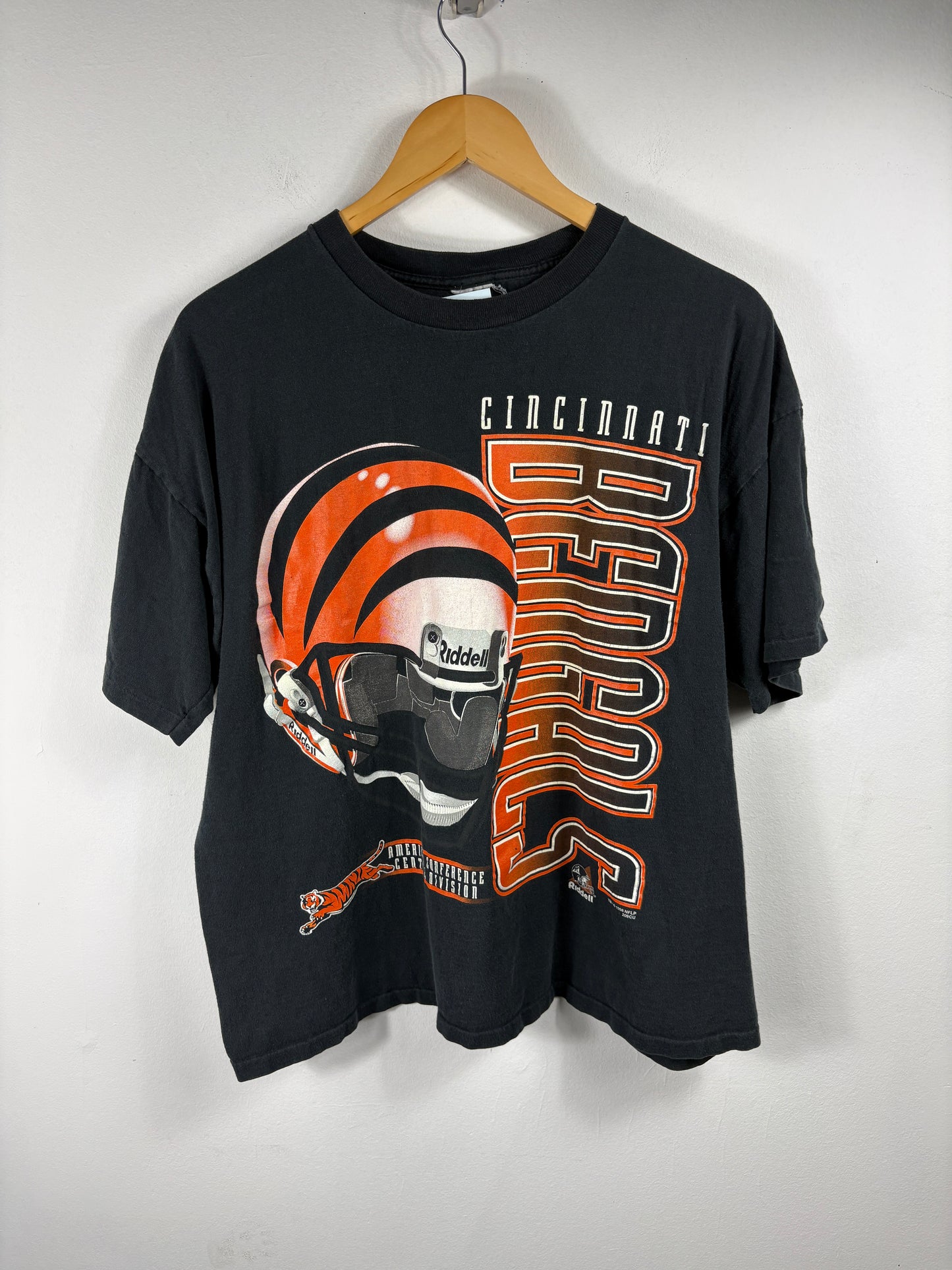 Cincinnati-Bengals T-Shirt | Vintage 90s Football Helmet Graphic Tee | NFL Sportswear