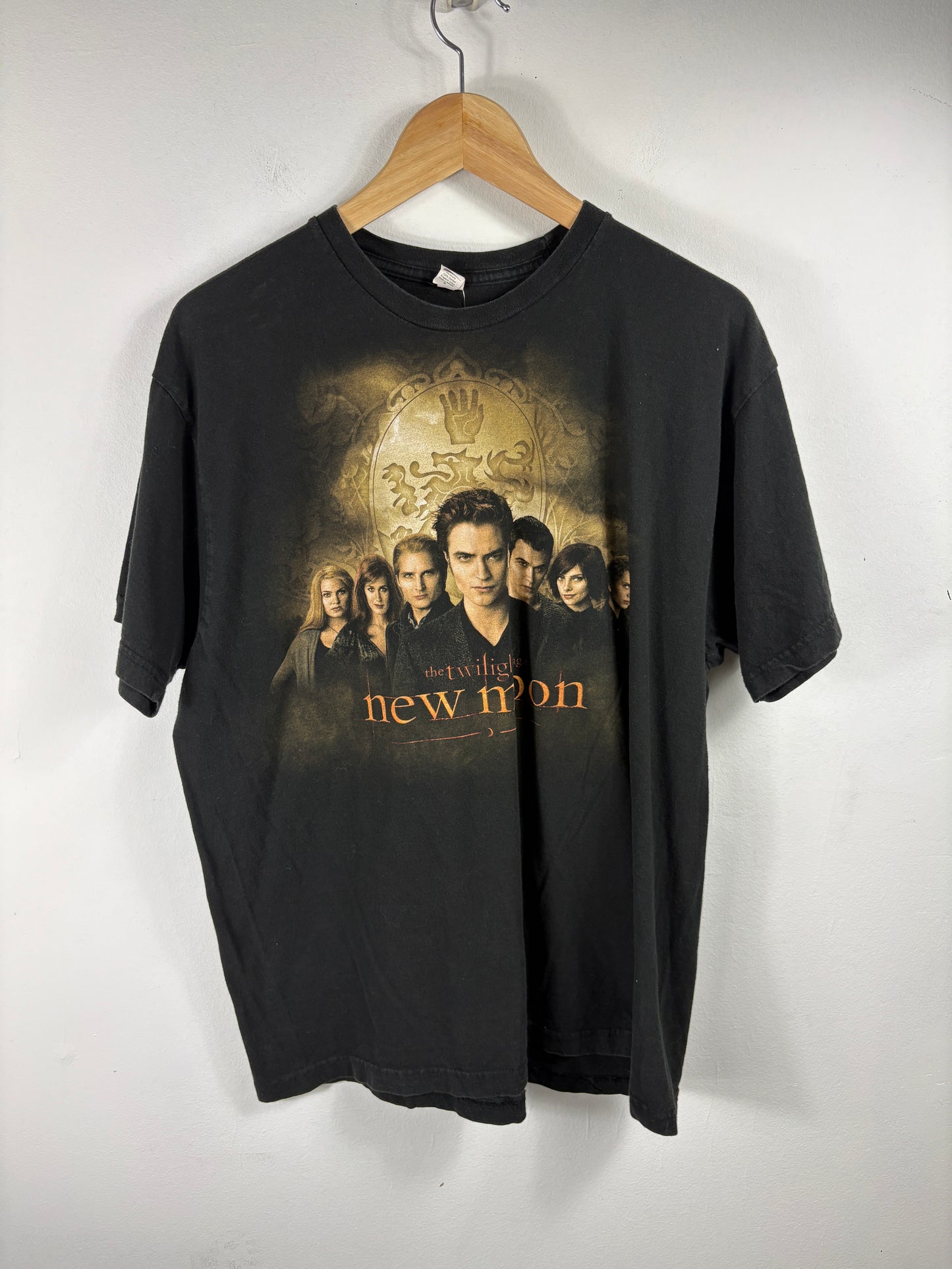 Twilight New Moon T-Shirt | Vintage Movie Graphic Tee | 2000s Vampire Fan Shirt
