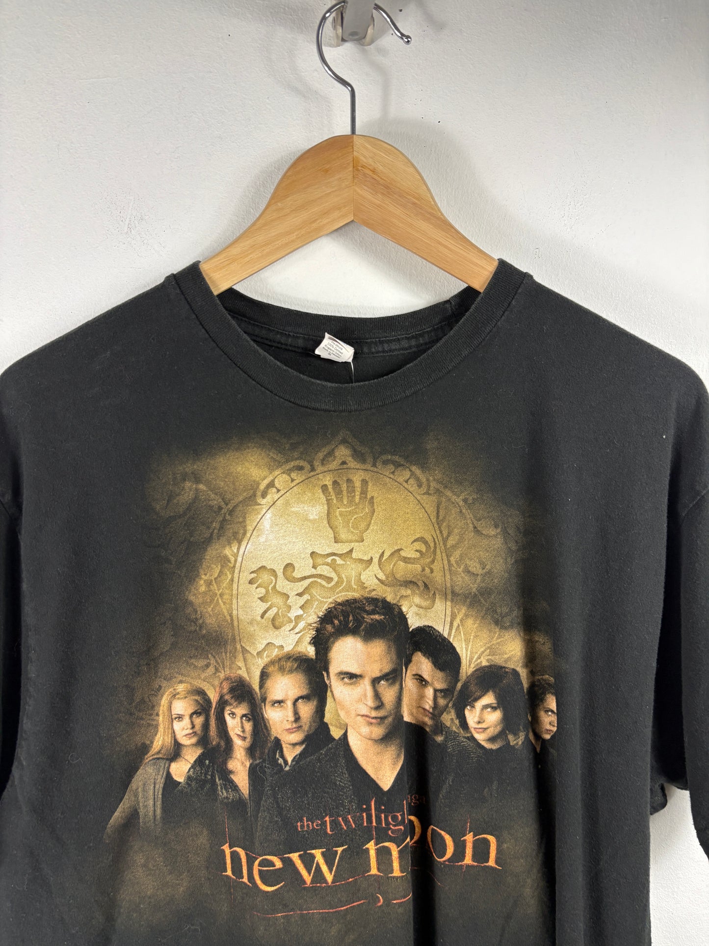 Twilight New Moon T-Shirt | Vintage Movie Graphic Tee | 2000s Vampire Fan Shirt