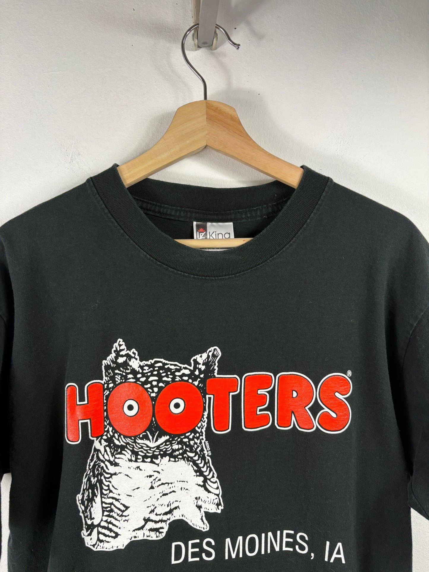 Hooters Des-Moines-Iowa T-Shirt | Vintage 90s Graphic Owl Logo Restaurant Tee | Classic Black Short Sleeve Top