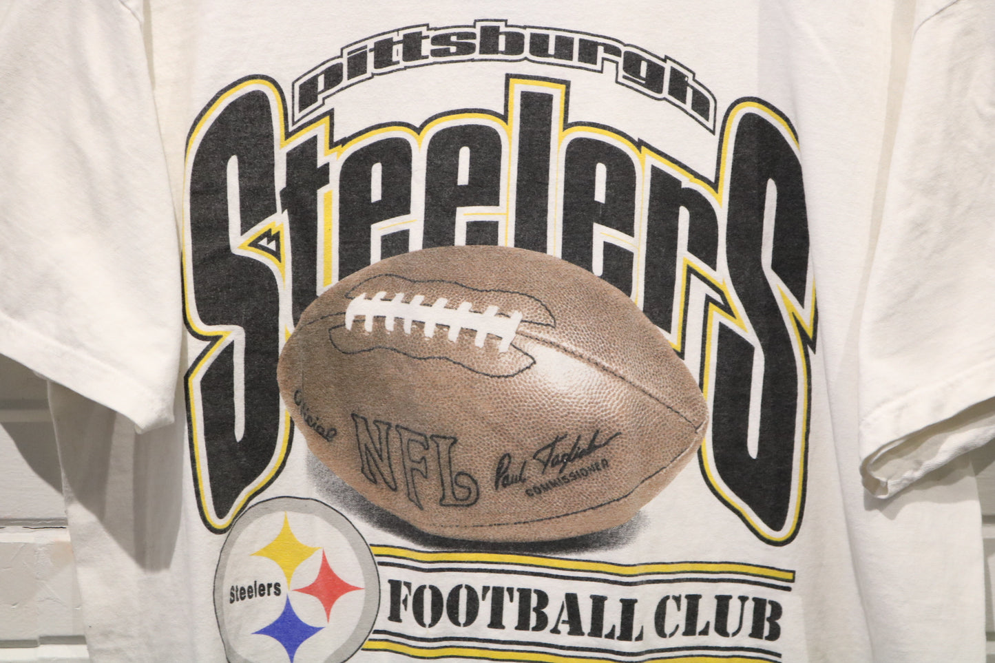 Pittsburgh-Steelers T-Shirt | Vintage NFL Football Club Graphic Tee | 90s Sports Fan Shirt | Distressed White