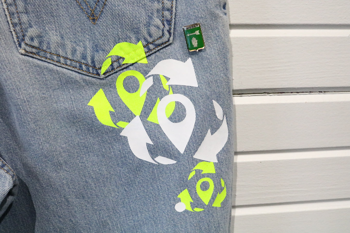 Levi's 560 Comfort-Fit Jeans | Vintage 90s Light Wash Denim with Neon Accents | Distressed Hem Urban Streetwear