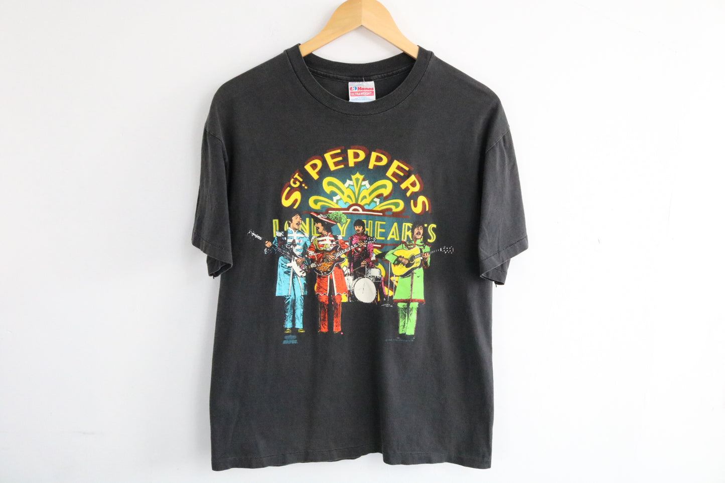 Sgt-Peppers Lonely Hearts Band T-Shirt | Vintage 25th Anniversary Graphic Music Tee | Classic Beatles Concert Shirt