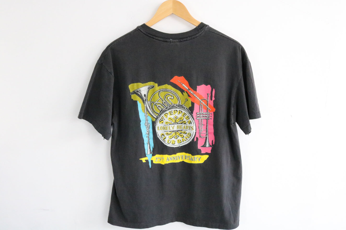 Sgt-Peppers Lonely Hearts Band T-Shirt | Vintage 25th Anniversary Graphic Music Tee | Classic Beatles Concert Shirt