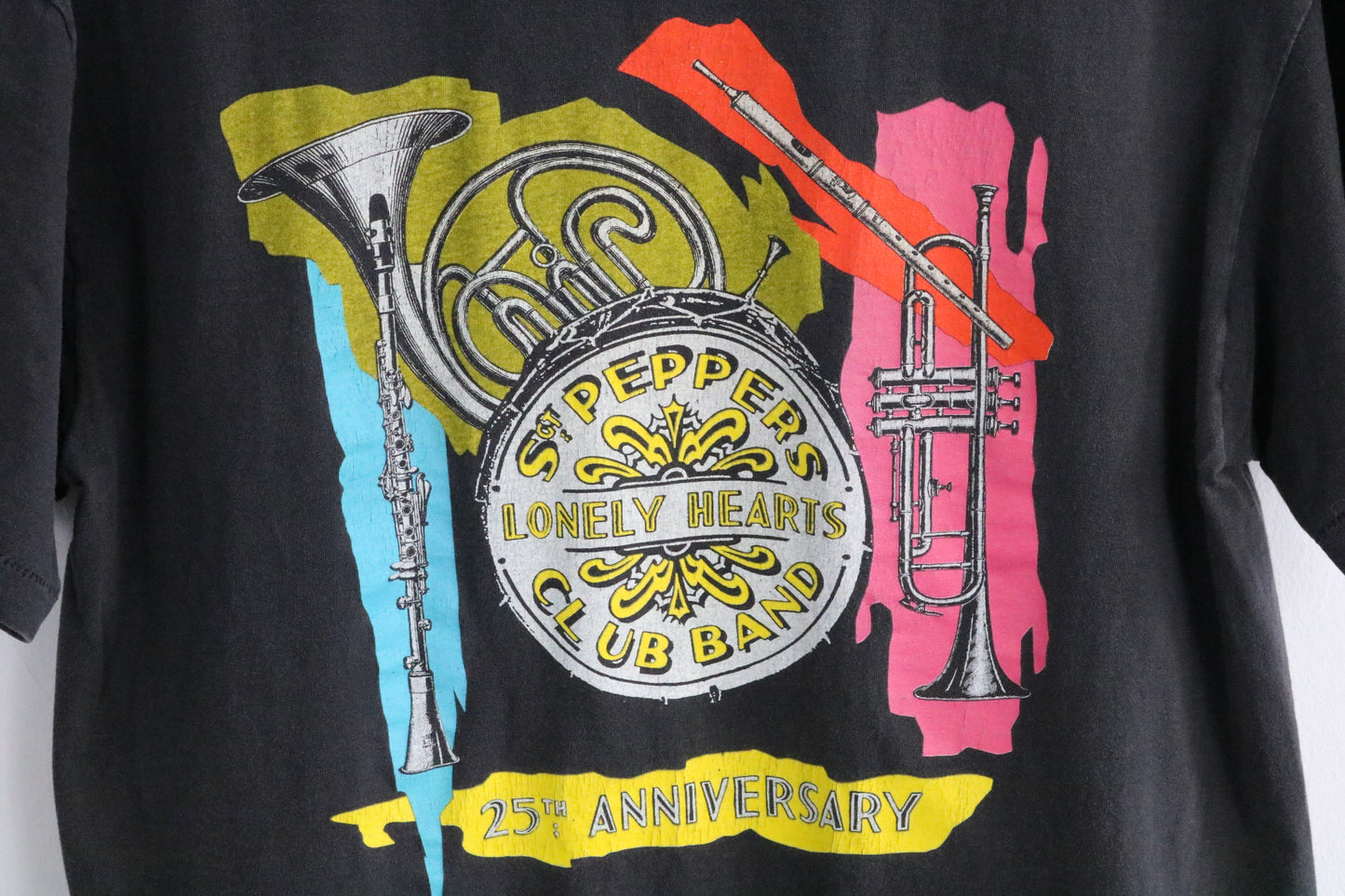 Sgt-Peppers Lonely Hearts Band T-Shirt | Vintage 25th Anniversary Graphic Music Tee | Classic Beatles Concert Shirt